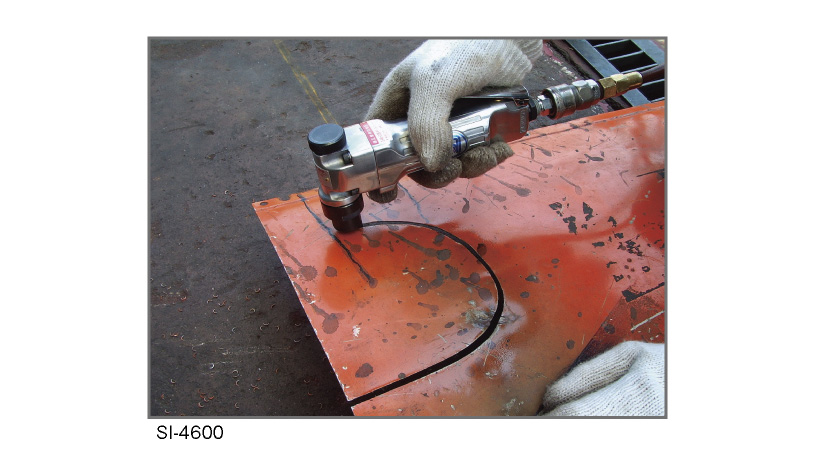 Máy cắt tôn bằng khí nén Shinano SI-4600